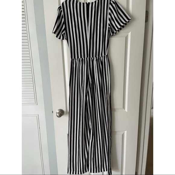 Black and white Striped jumpsuit - Picture 4 of 10